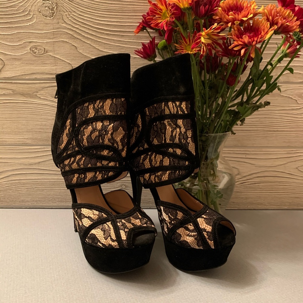 Cream and black lace heels (D013)